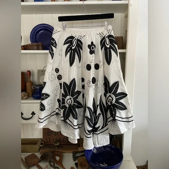 Unique Int’l - Picture 2 of 4